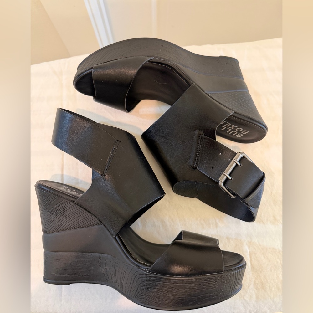 NWOT - Bull Boxer Black Wedge Sandals with Buckle Strap - Picture 6 of 12